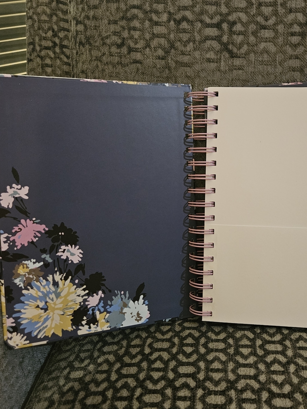 Vera Bradley Floral Spiral Non Dated Planner in Navy & Pastel NWT - Picture 6 of 15